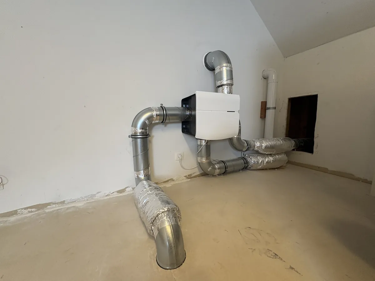 Groupe de ventilation avec réseau de gaines isolées
